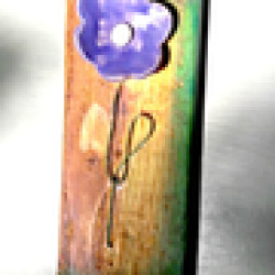 תמונה לבית | תמונה צבעונית | פרחים צבעוניים | פרחים על עץ ממוחזר |