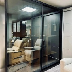 QUARTZ | ארון הזזה מעוצב עם 2 דלתות שקופות בשיא הסטייל 320 ס״מ – 4 דלתות