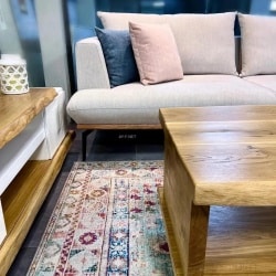 Segev | ספה פינתית עם צוקל עץ במראה טריקולדה פינתי 280/180 ס״מ