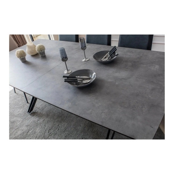Camila | שולחן אוכל נפתח עם רגלי ברזל ופלטה עם טקסטורות ייחודיות 90/180 ס״מ / אפור מט רטרו