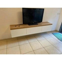 סול | מזנון טלוויזיה תלוי לסלון בעיצוב מודרני 240 ס״מ
