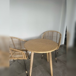 סט שולחן ו2 כסאות ראטן בהיר טבעי