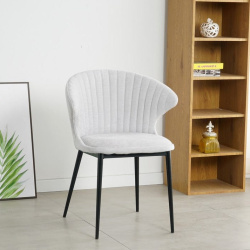 Clam | כסא אוכל מעוצב בסגנון צדפה עם תפרים אנכיים אפור בהיר
